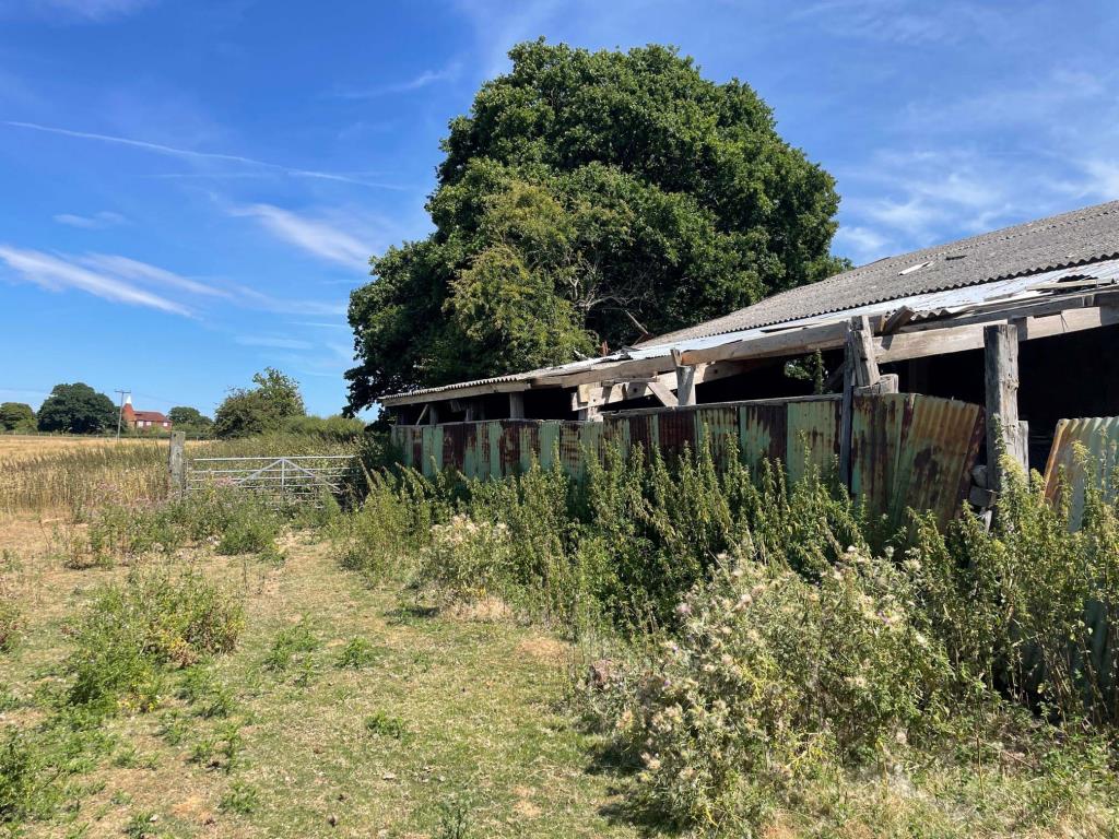 Lot: 66 - FREEHOLD LAND EXTENDING TO ALMOST 8.5 ACRES -